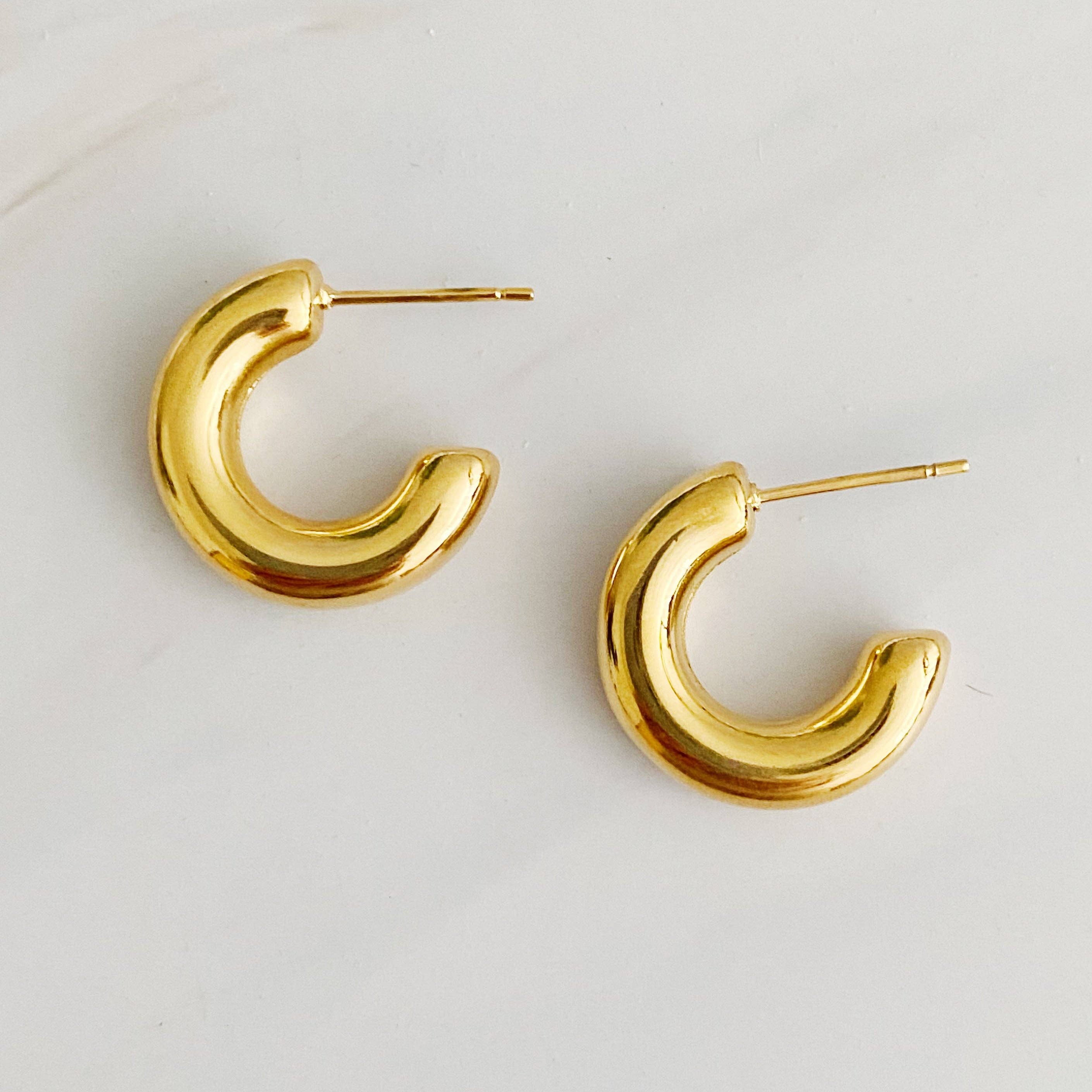 Avery Gold Polished Hollow Hoop Earrings