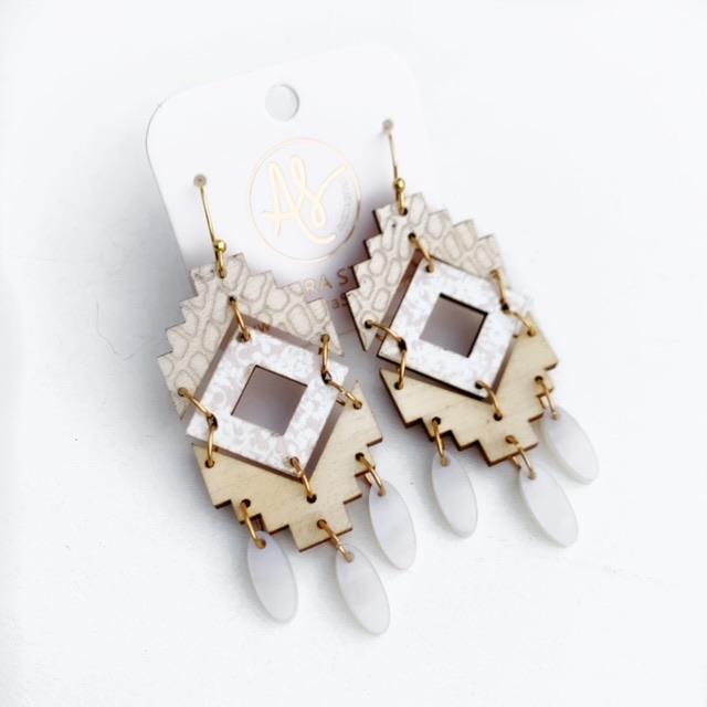 Naomi - Pearl Snake White Wood