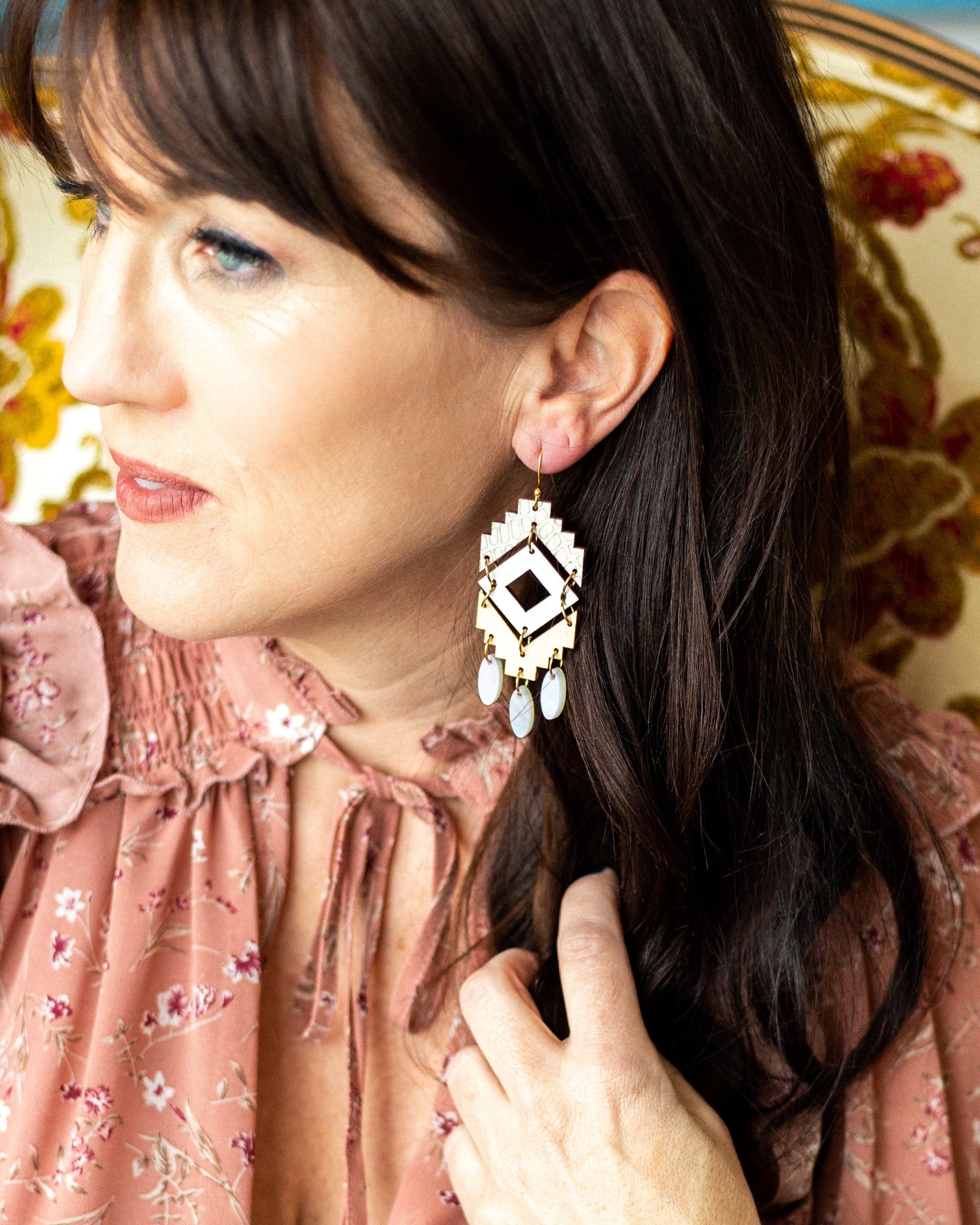 Naomi - Pearl Snake White Wood