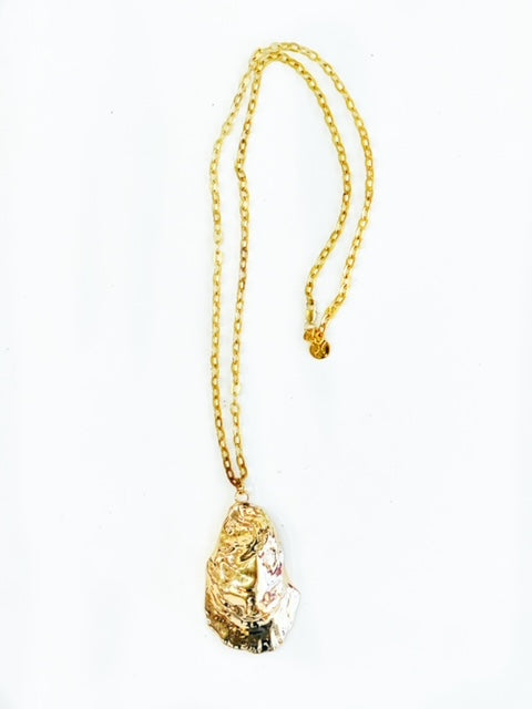Shiny Gold Oyster Shell Pendant Chain Necklace