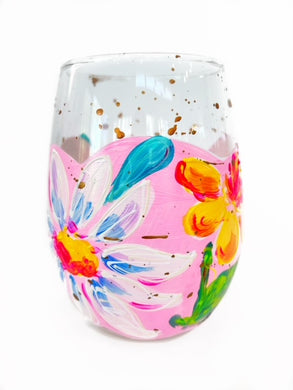 Daisy on Pink Floral and Gold Stemless Wine Glass