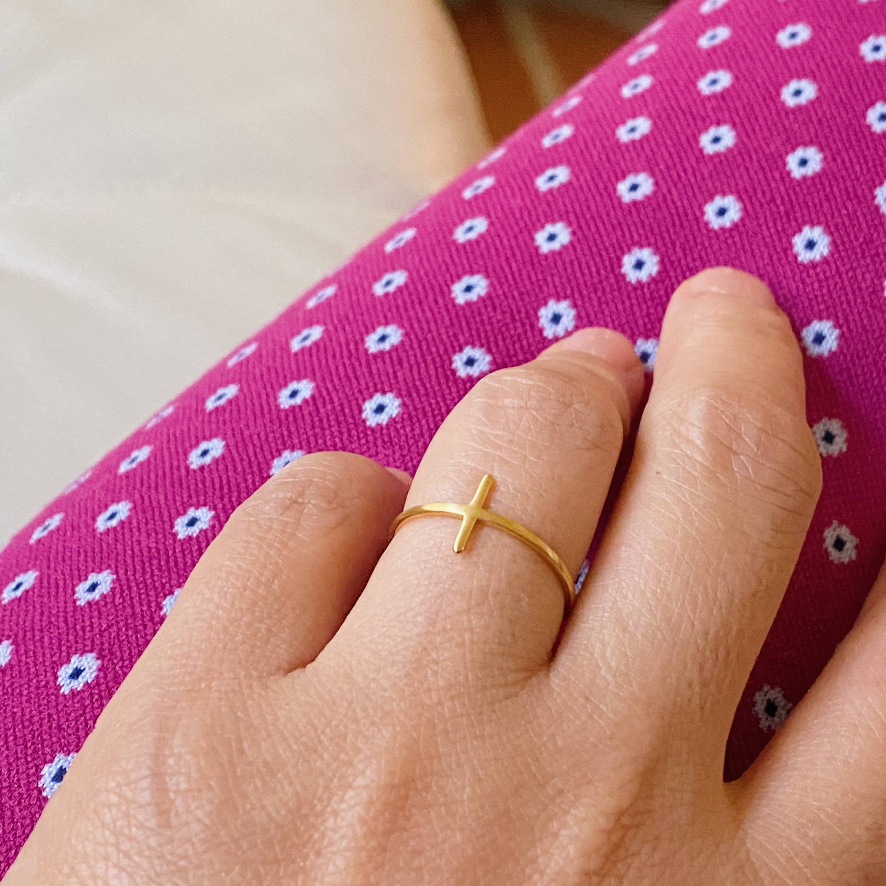 Side Cross Ring: Gold